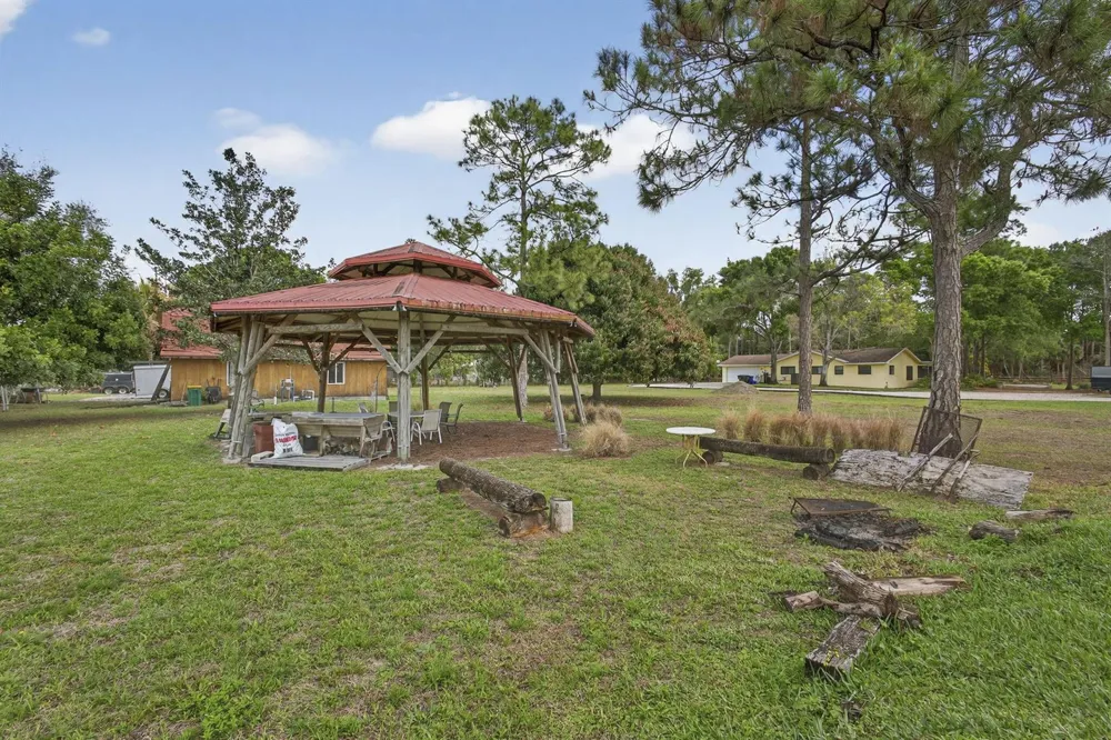 749 W Rambling Drive Wellington, FL 33414