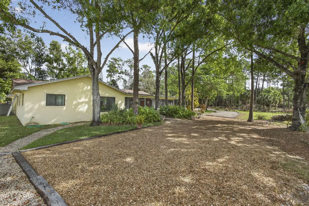 749 W Rambling Drive Wellington, FL 33414
