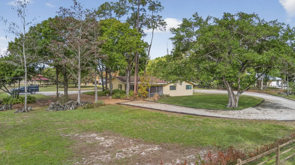 749 W Rambling Drive Wellington, FL 33414