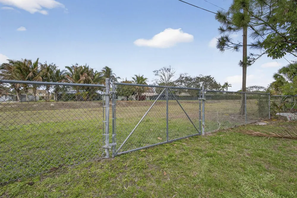 749 W Rambling Drive Wellington, FL 33414