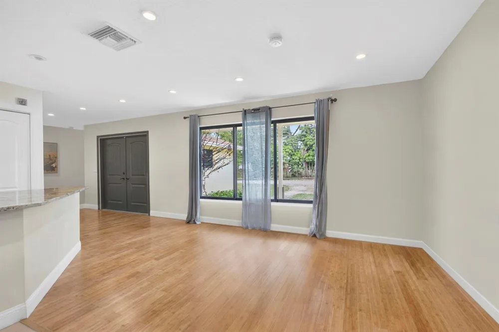 749 W Rambling Drive Wellington, FL 33414