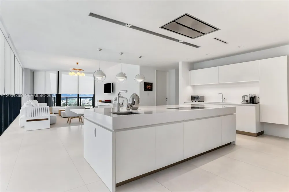 1000 Biscayne Blvd #3701 Miami, FL 33132