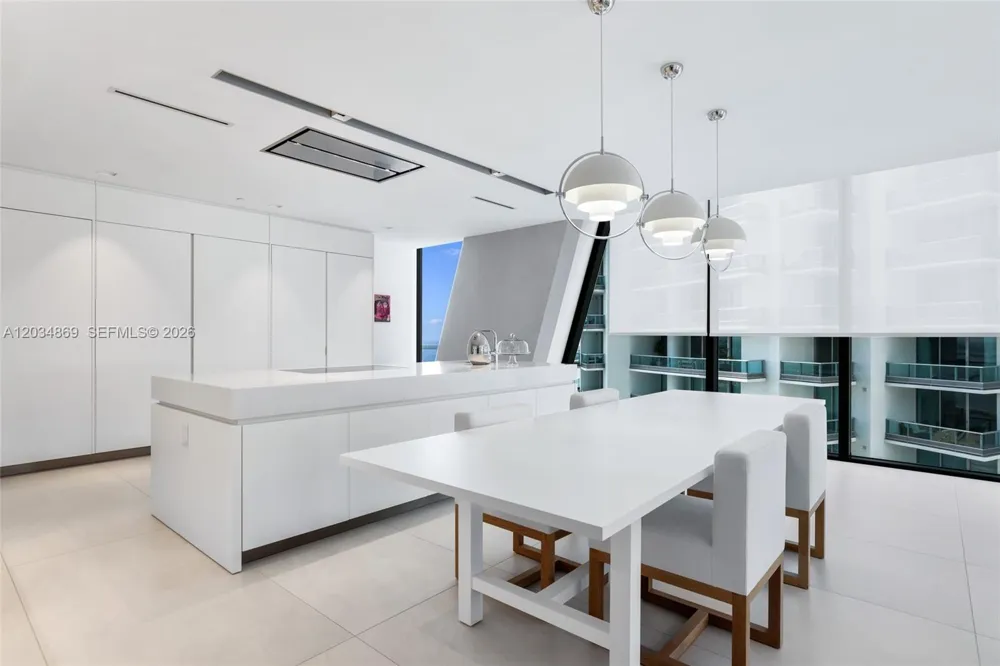 1000 Biscayne Blvd #3701 Miami, FL 33132