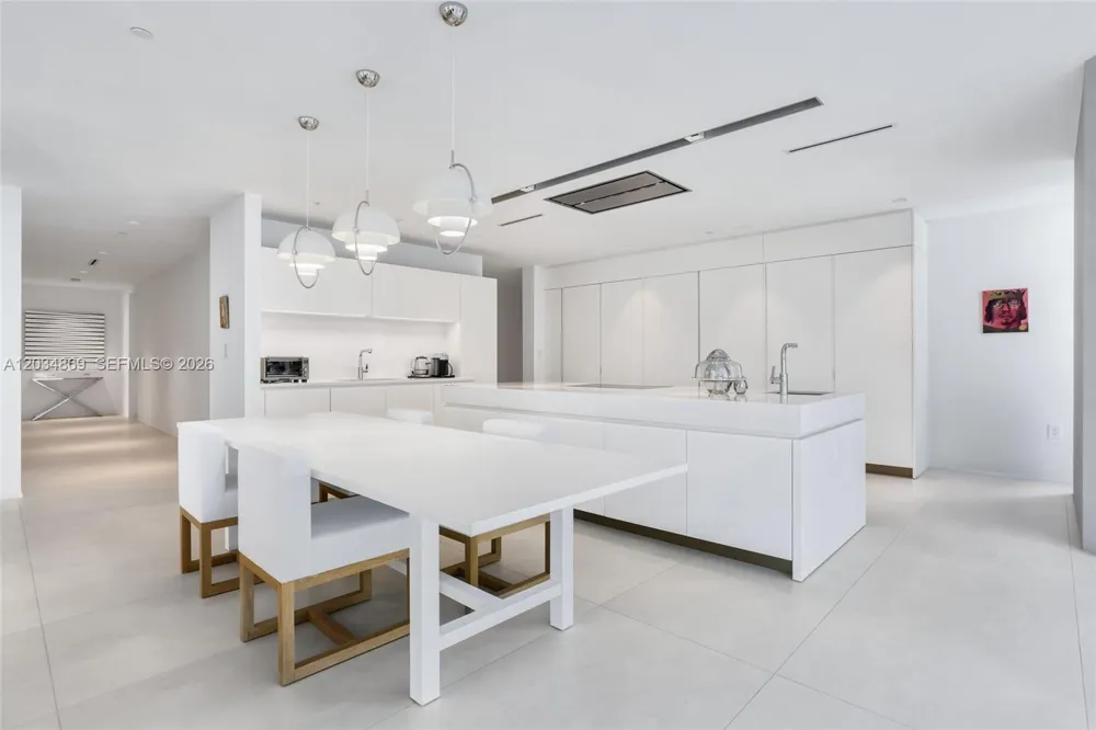 1000 Biscayne Blvd #3701 Miami, FL 33132