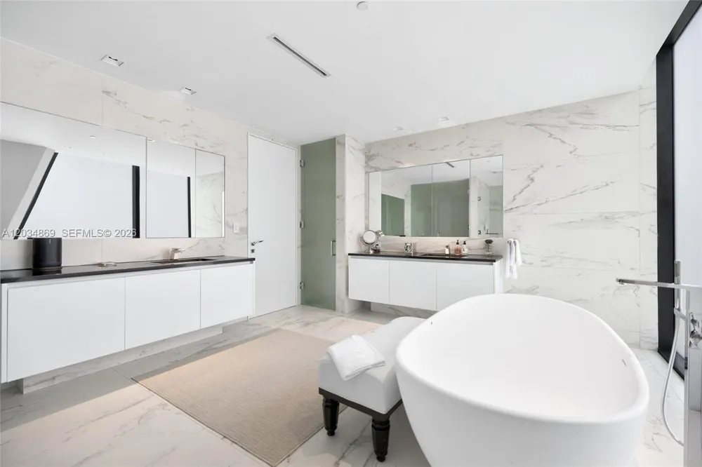 1000 Biscayne Blvd #3701 Miami, FL 33132