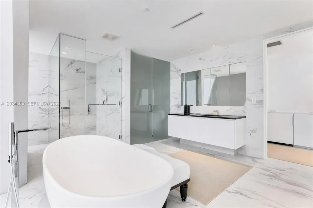 1000 Biscayne Blvd #3701 Miami, FL 33132