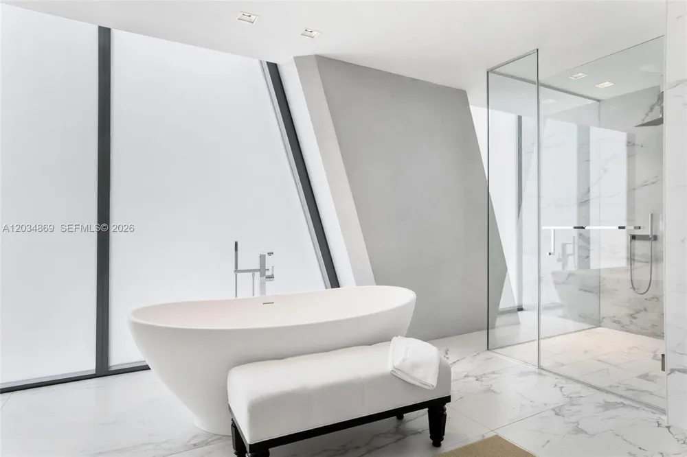 1000 Biscayne Blvd #3701 Miami, FL 33132