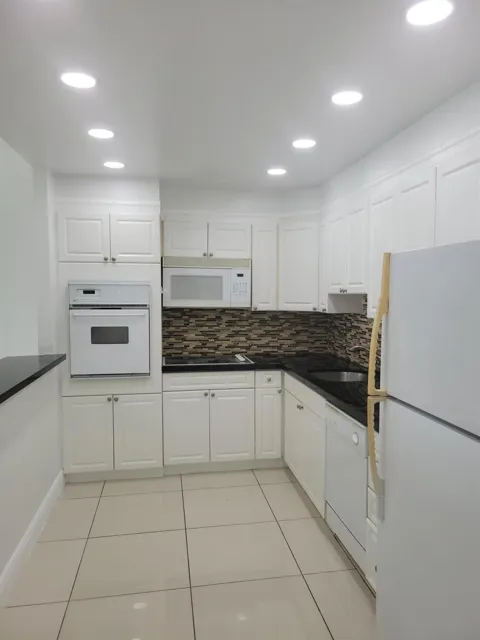 19370 Collins Avenue #623