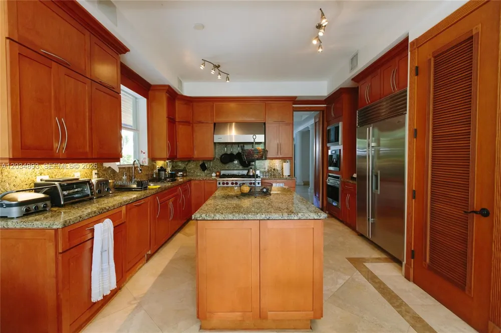 335 W Enid Dr Key Biscayne, FL 33149