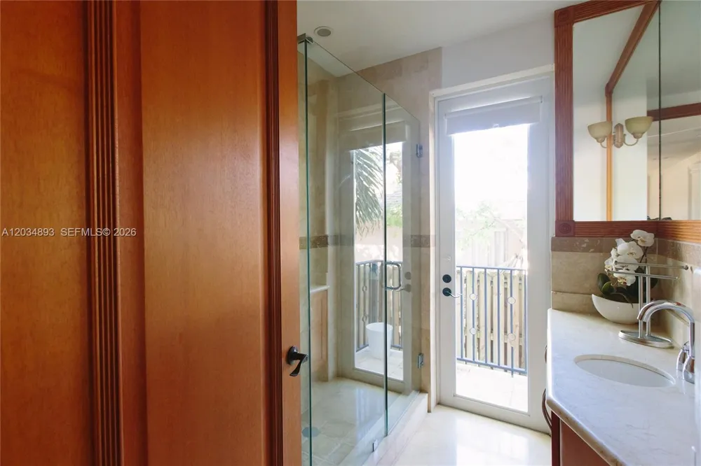 335 W Enid Dr Key Biscayne, FL 33149
