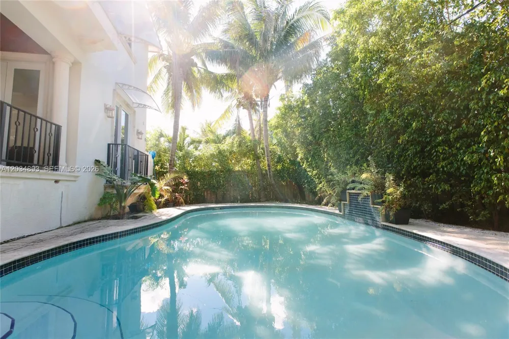 335 W Enid Dr Key Biscayne, FL 33149
