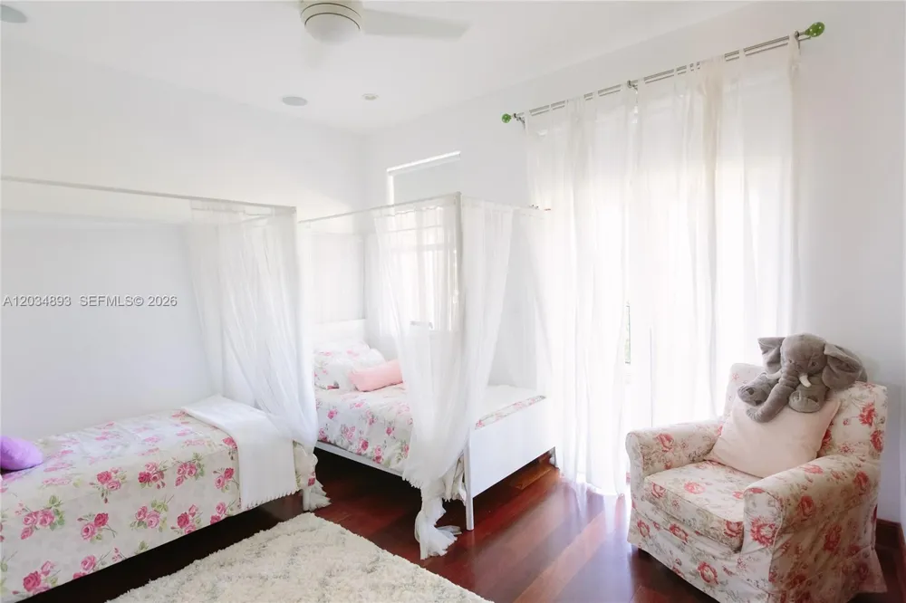 335 W Enid Dr Key Biscayne, FL 33149