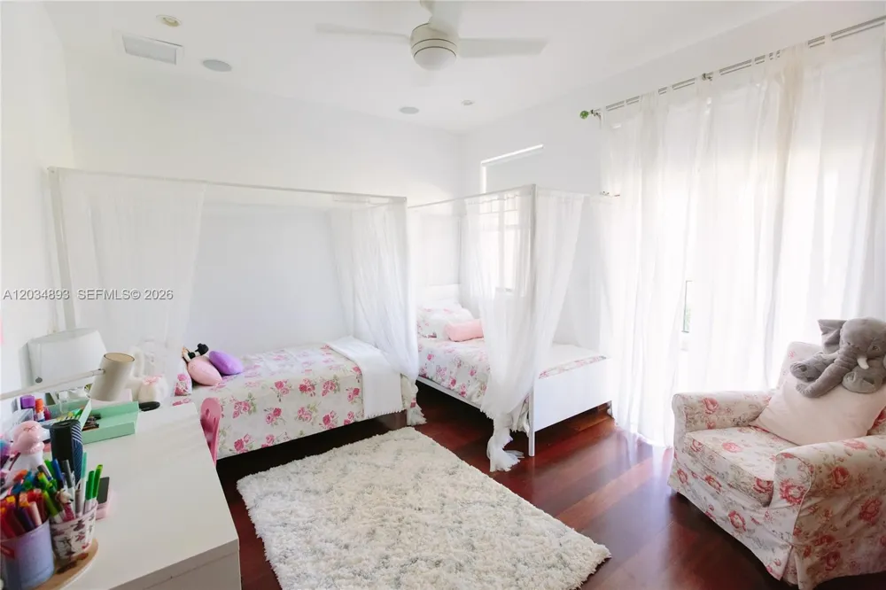 335 W Enid Dr Key Biscayne, FL 33149