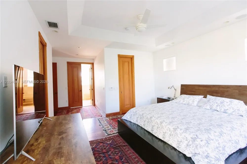 335 W Enid Dr Key Biscayne, FL 33149