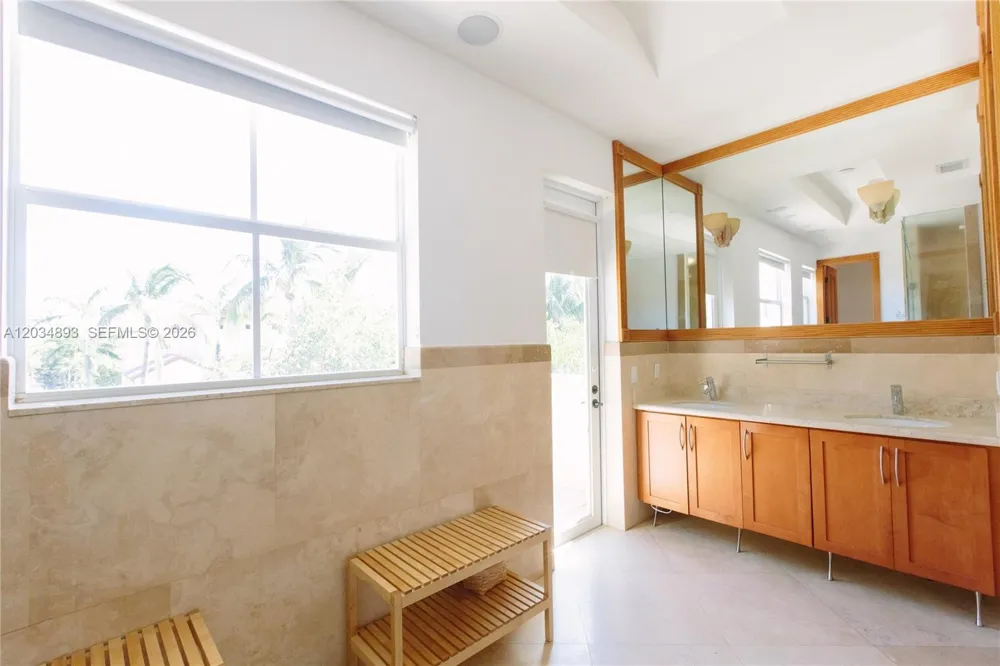 335 W Enid Dr Key Biscayne, FL 33149