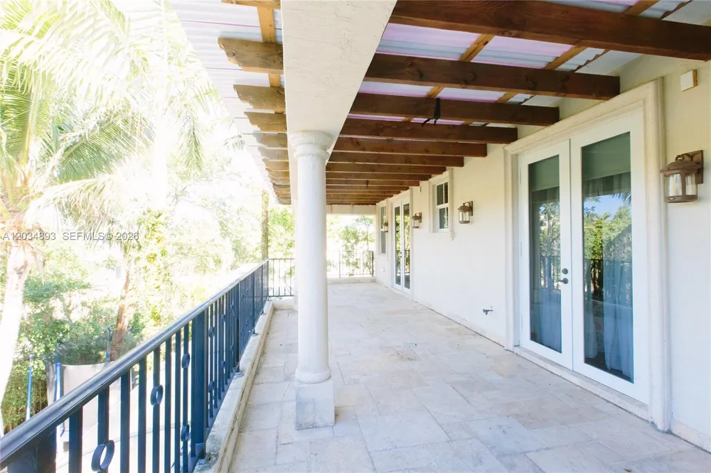 335 W Enid Dr Key Biscayne, FL 33149