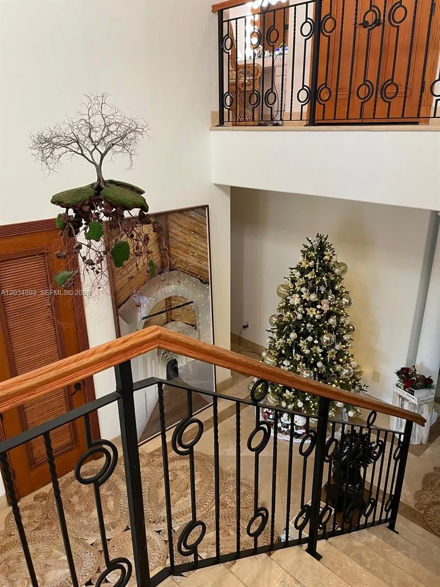 335 W Enid Dr Key Biscayne, FL 33149