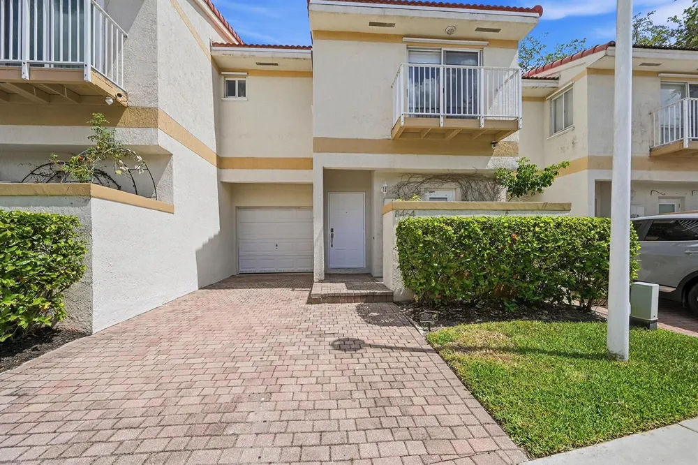 8464 Lagos De Campo Boulevard Tamarac, FL 33321