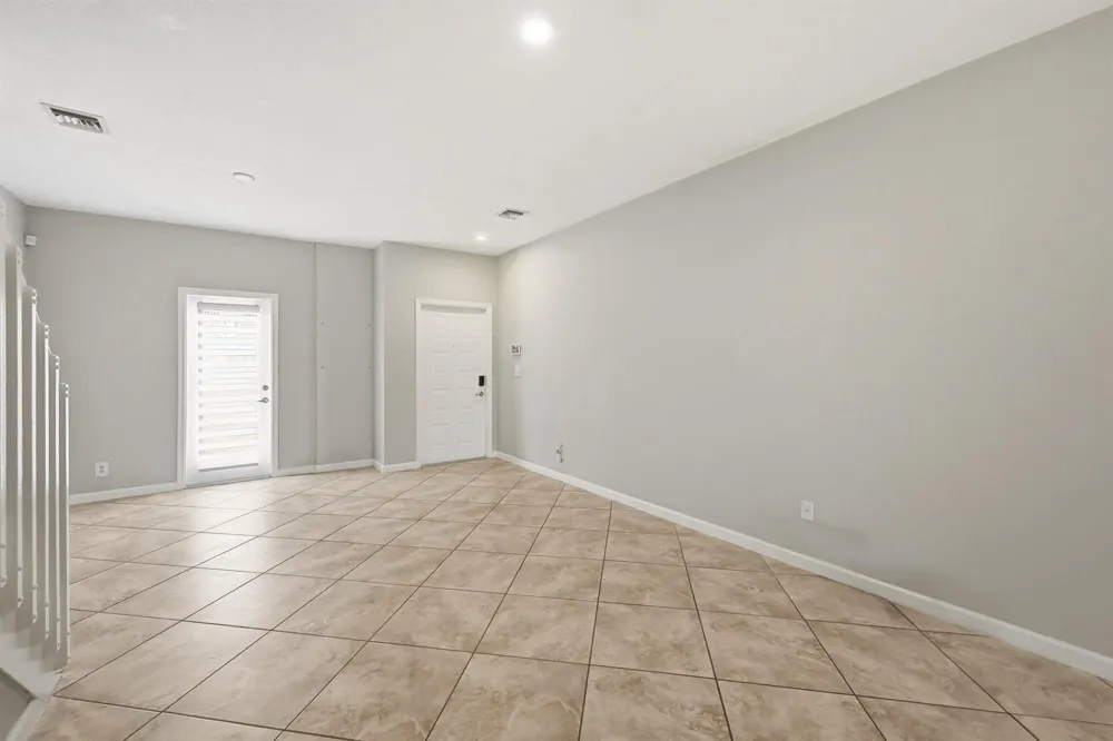 8464 Lagos De Campo Boulevard Tamarac, FL 33321