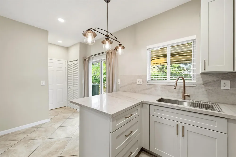 8464 Lagos De Campo Boulevard Tamarac, FL 33321