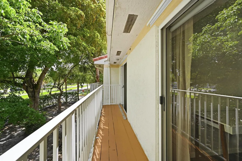 8464 Lagos De Campo Boulevard Tamarac, FL 33321