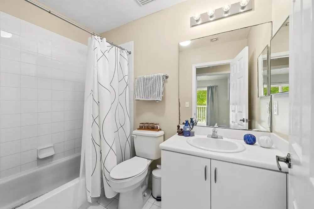 8464 Lagos De Campo Boulevard Tamarac, FL 33321