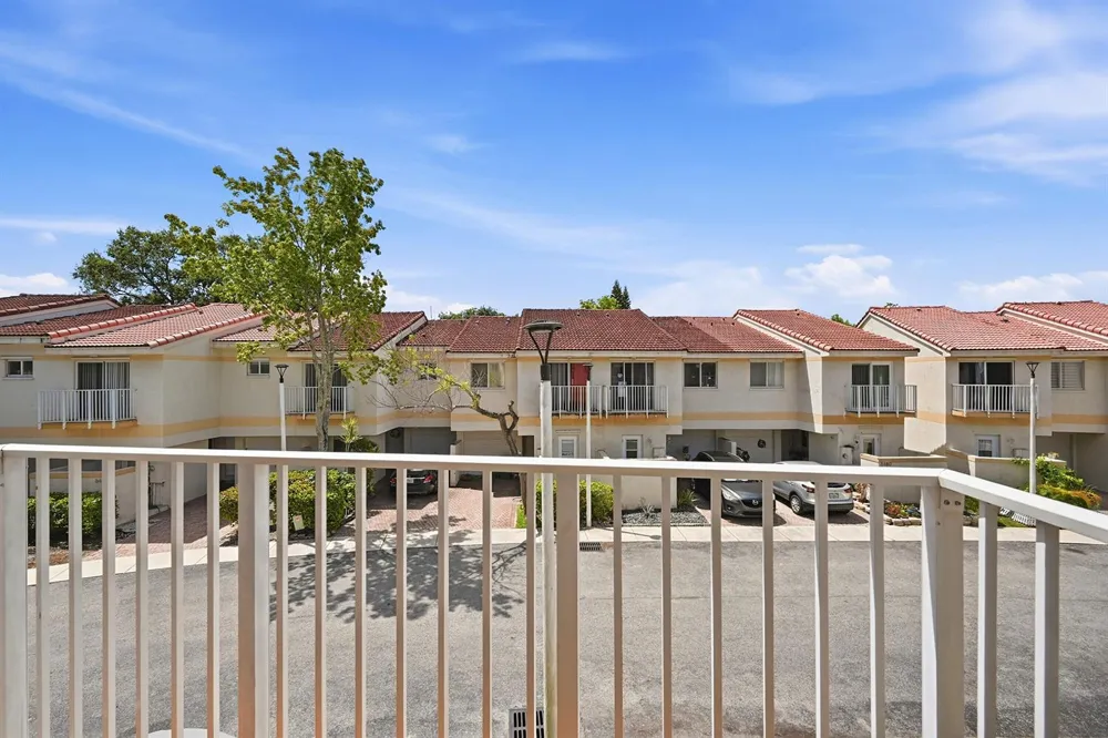 8464 Lagos De Campo Boulevard Tamarac, FL 33321
