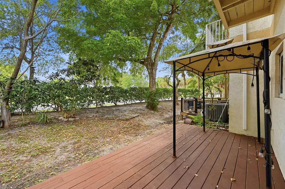 8464 Lagos De Campo Boulevard Tamarac, FL 33321