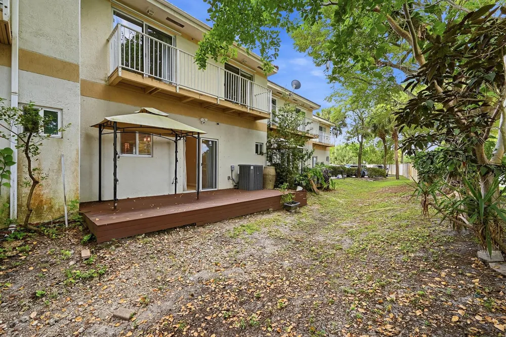 8464 Lagos De Campo Boulevard Tamarac, FL 33321