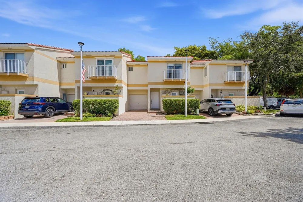 8464 Lagos De Campo Boulevard Tamarac, FL 33321