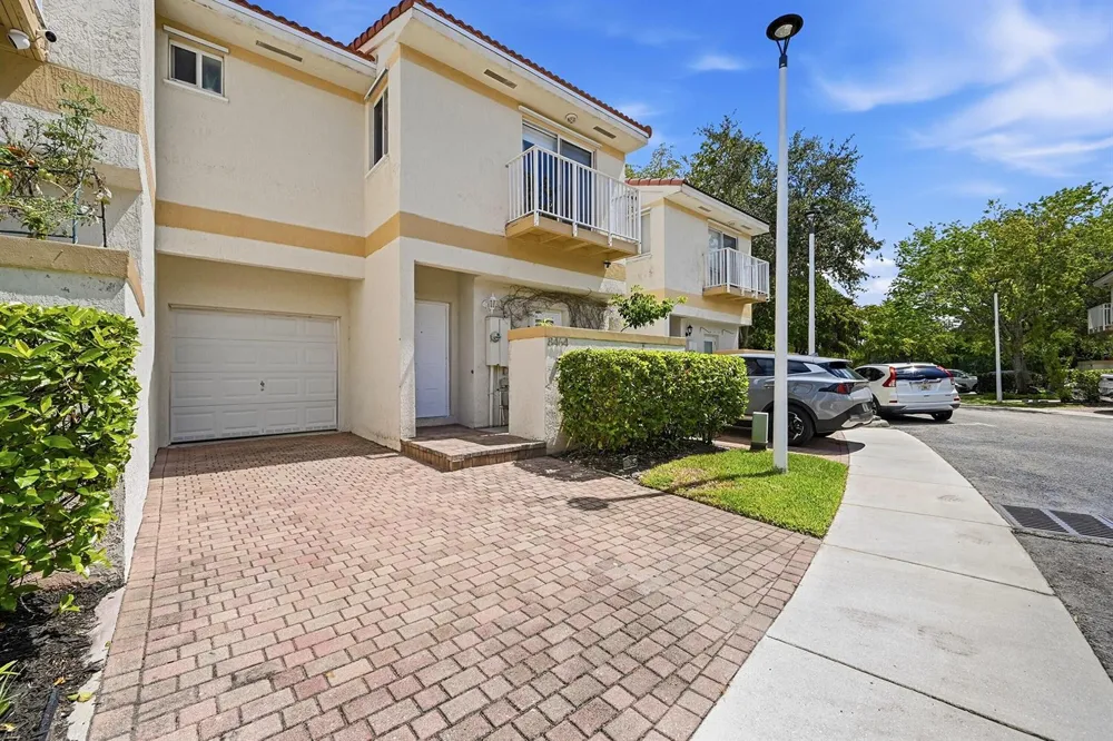 8464 Lagos De Campo Boulevard Tamarac, FL 33321