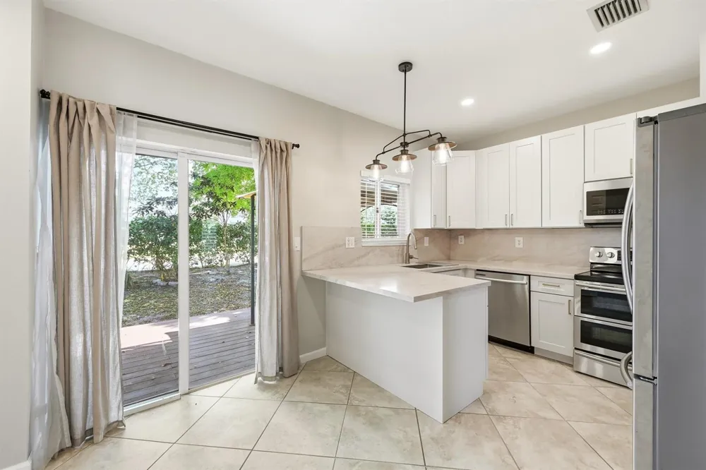 8464 Lagos De Campo Boulevard Tamarac, FL 33321