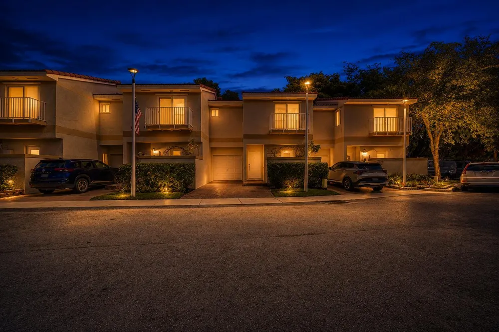 8464 Lagos De Campo Boulevard Tamarac, FL 33321