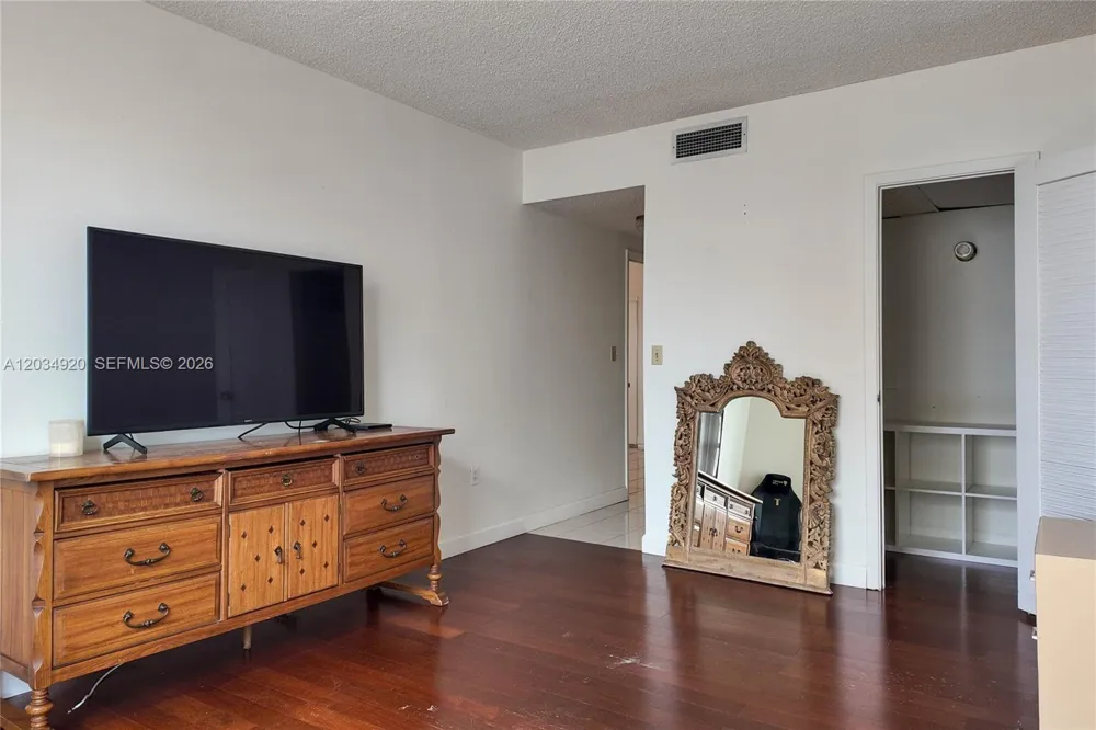 1950 S Ocean Dr #5B Hallandale Beach, FL 33009