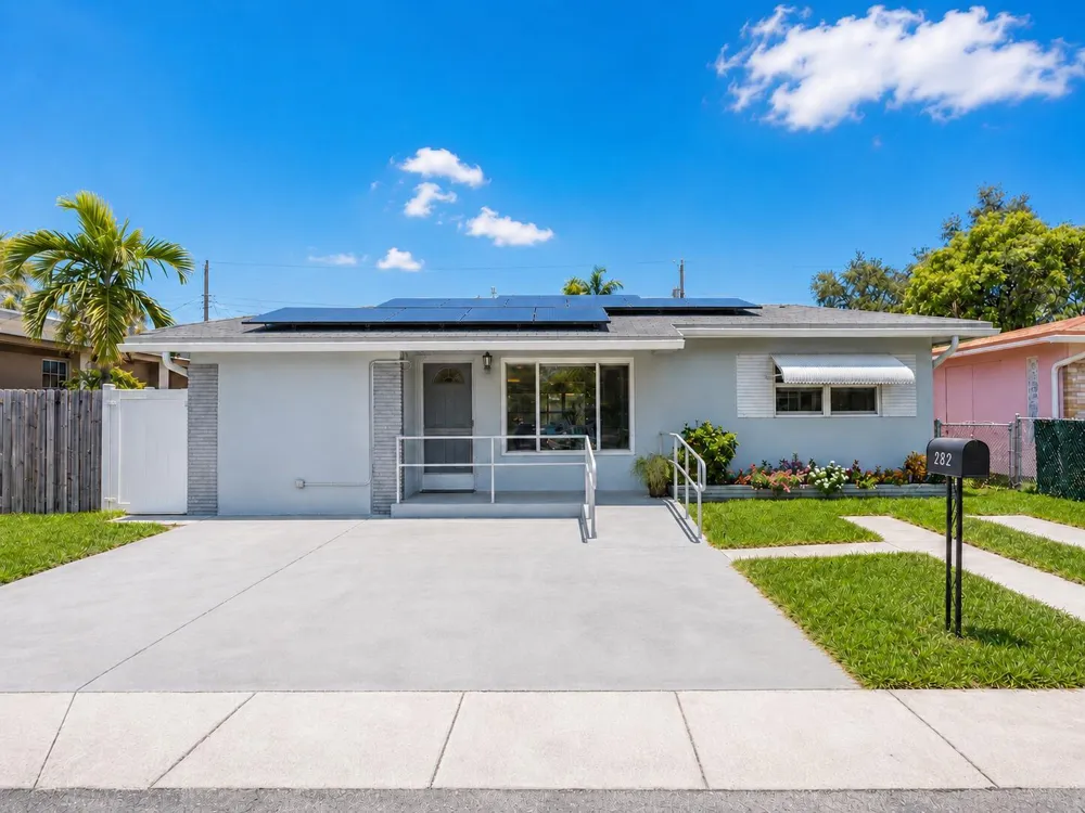 262 SW 8th Street Dania Beach, FL 33004
