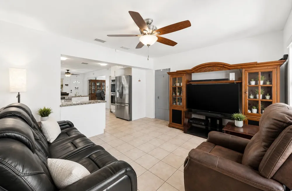 262 SW 8th Street Dania Beach, FL 33004