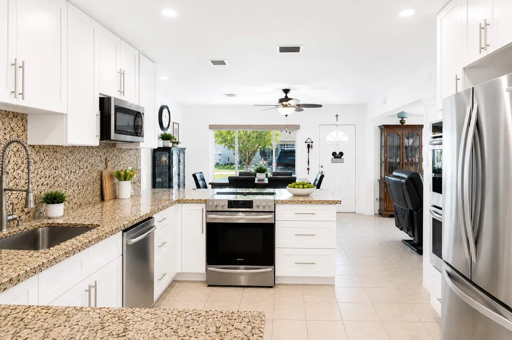 262 SW 8th Street Dania Beach, FL 33004