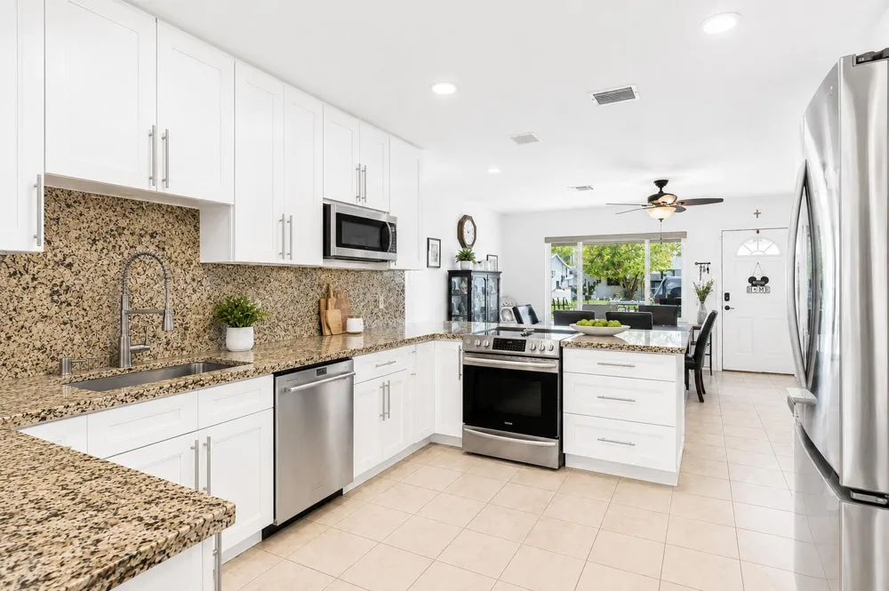 262 SW 8th Street Dania Beach, FL 33004
