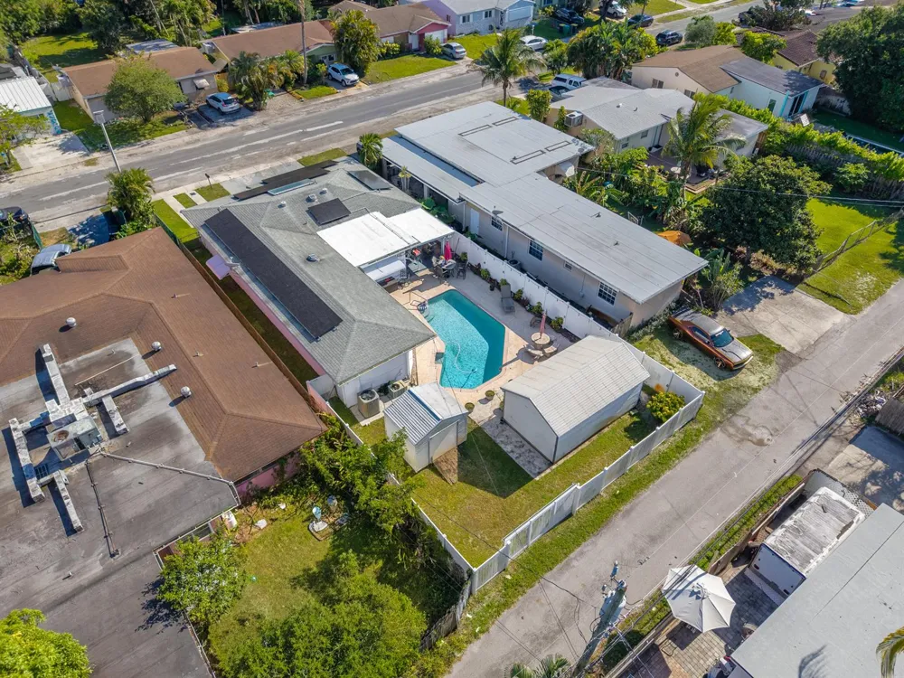 262 SW 8th Street Dania Beach, FL 33004