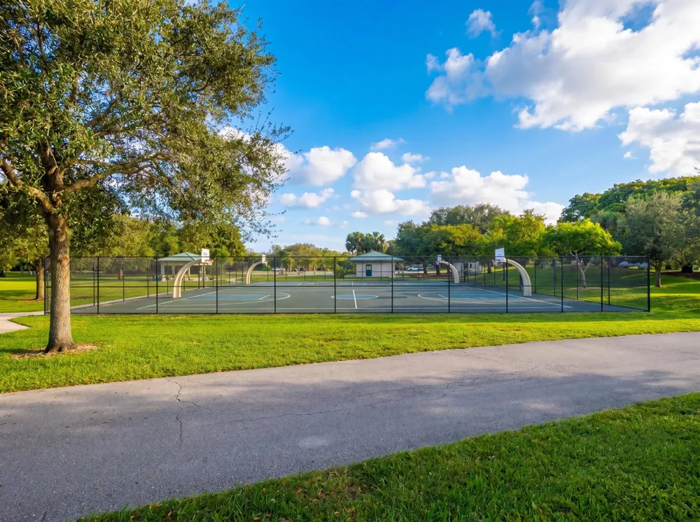 262 SW 8th Street Dania Beach, FL 33004