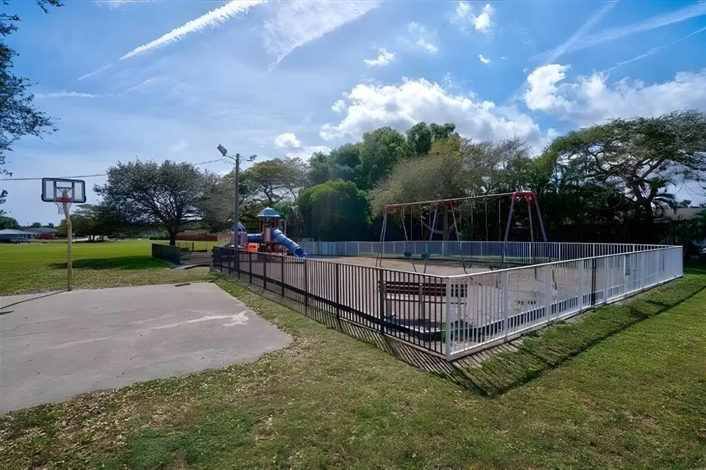 6941 Boston Drive Atlantis, FL 33462