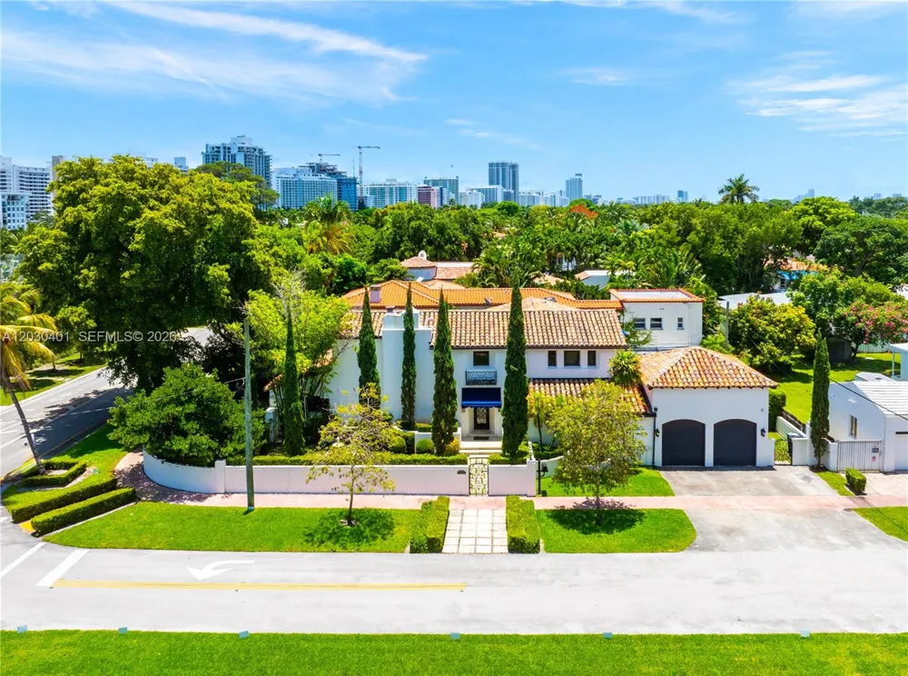5860 Pine Tree Dr Miami Beach, FL 33140