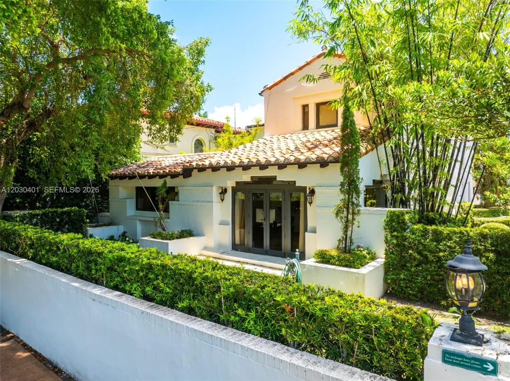 5860 Pine Tree Dr Miami Beach, FL 33140