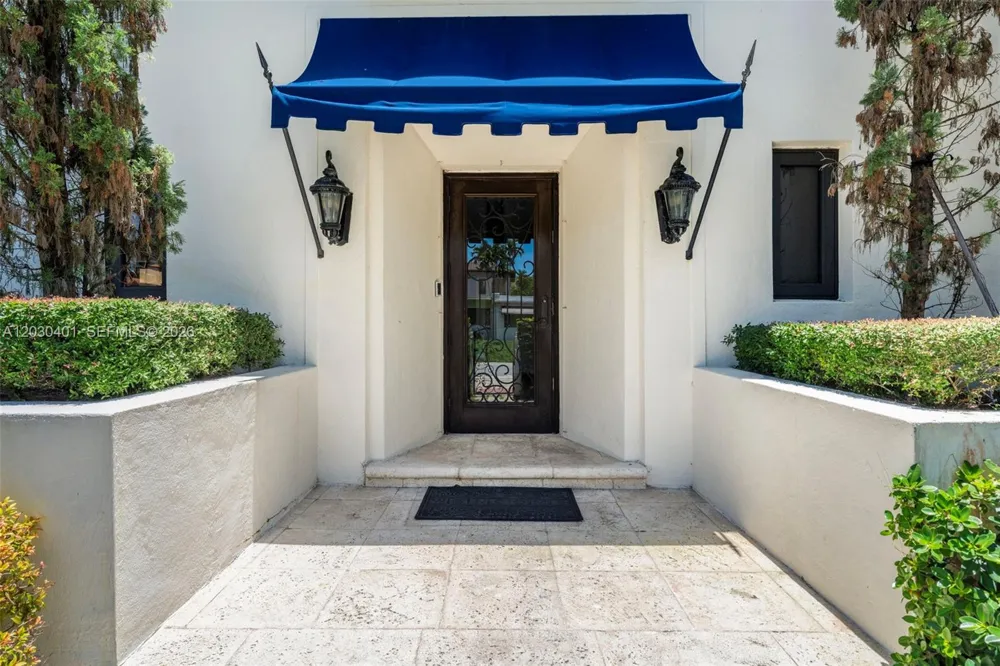 5860 Pine Tree Dr Miami Beach, FL 33140