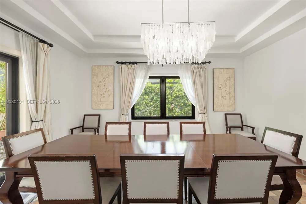 5860 Pine Tree Dr Miami Beach, FL 33140