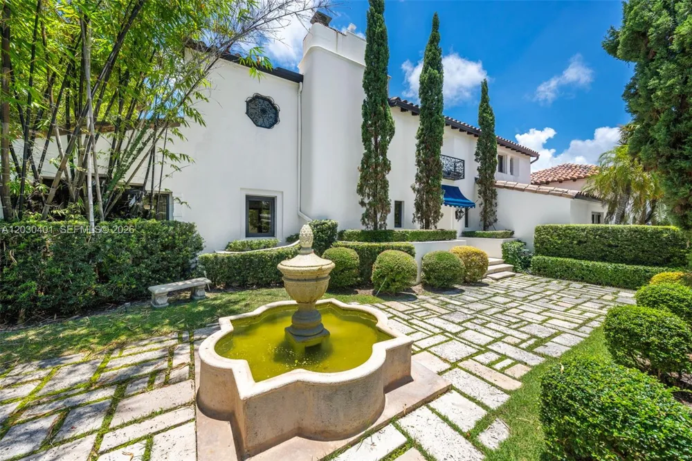 5860 Pine Tree Dr Miami Beach, FL 33140