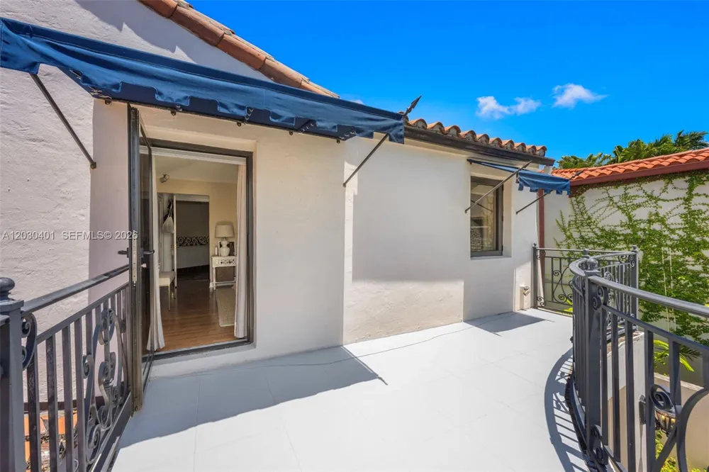5860 Pine Tree Dr Miami Beach, FL 33140