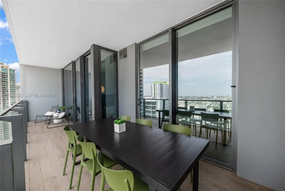 88 SW 7th St #3208 Miami, FL 33130