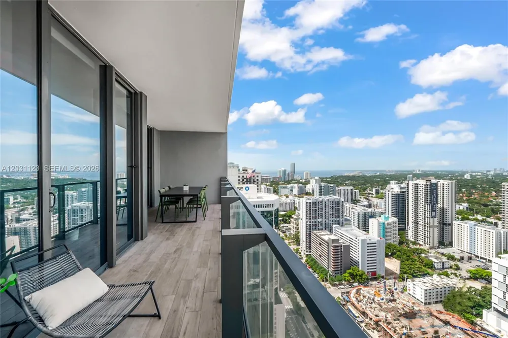 88 SW 7th St #3208 Miami, FL 33130