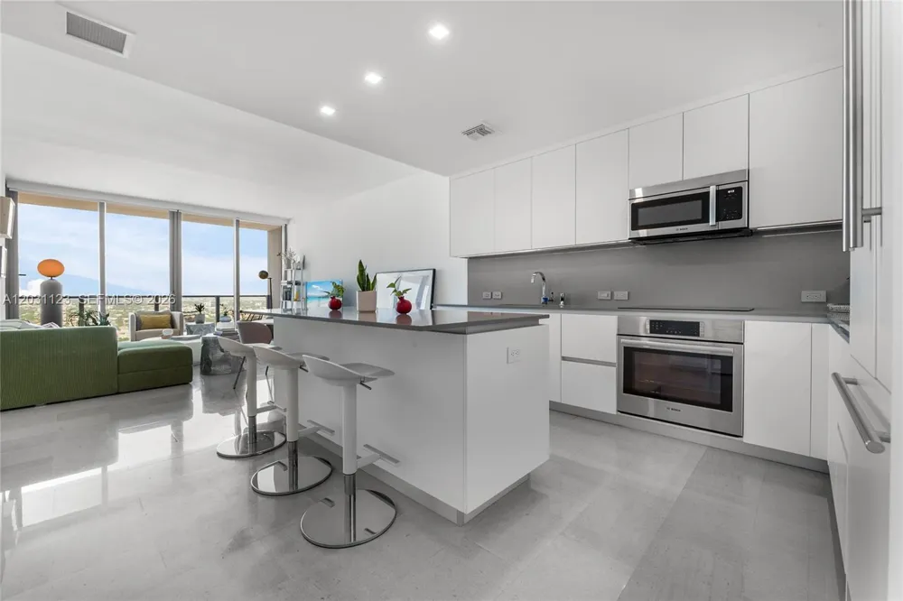 88 SW 7th St #3208 Miami, FL 33130